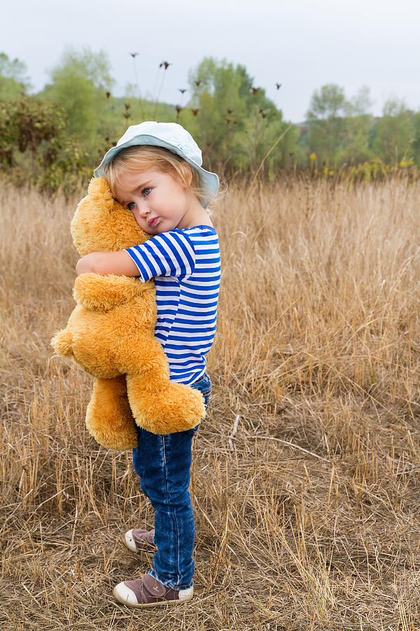 little-girl-hugging-a-big-teddy-bear-vyaheslav-volkov.jpg